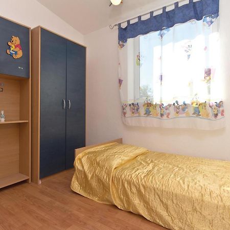3 Bedroom Gorgeous Apartment In Marčana Dış mekan fotoğraf