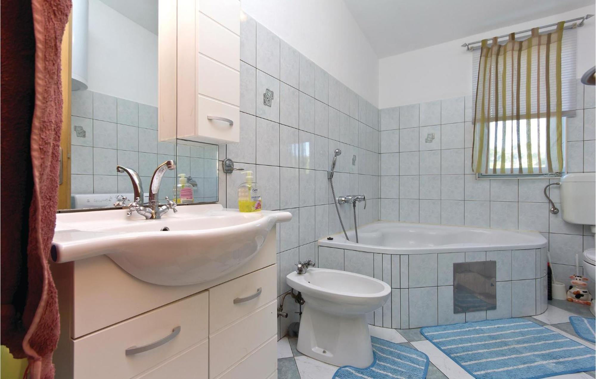 3 Bedroom Gorgeous Apartment In Marčana Dış mekan fotoğraf
