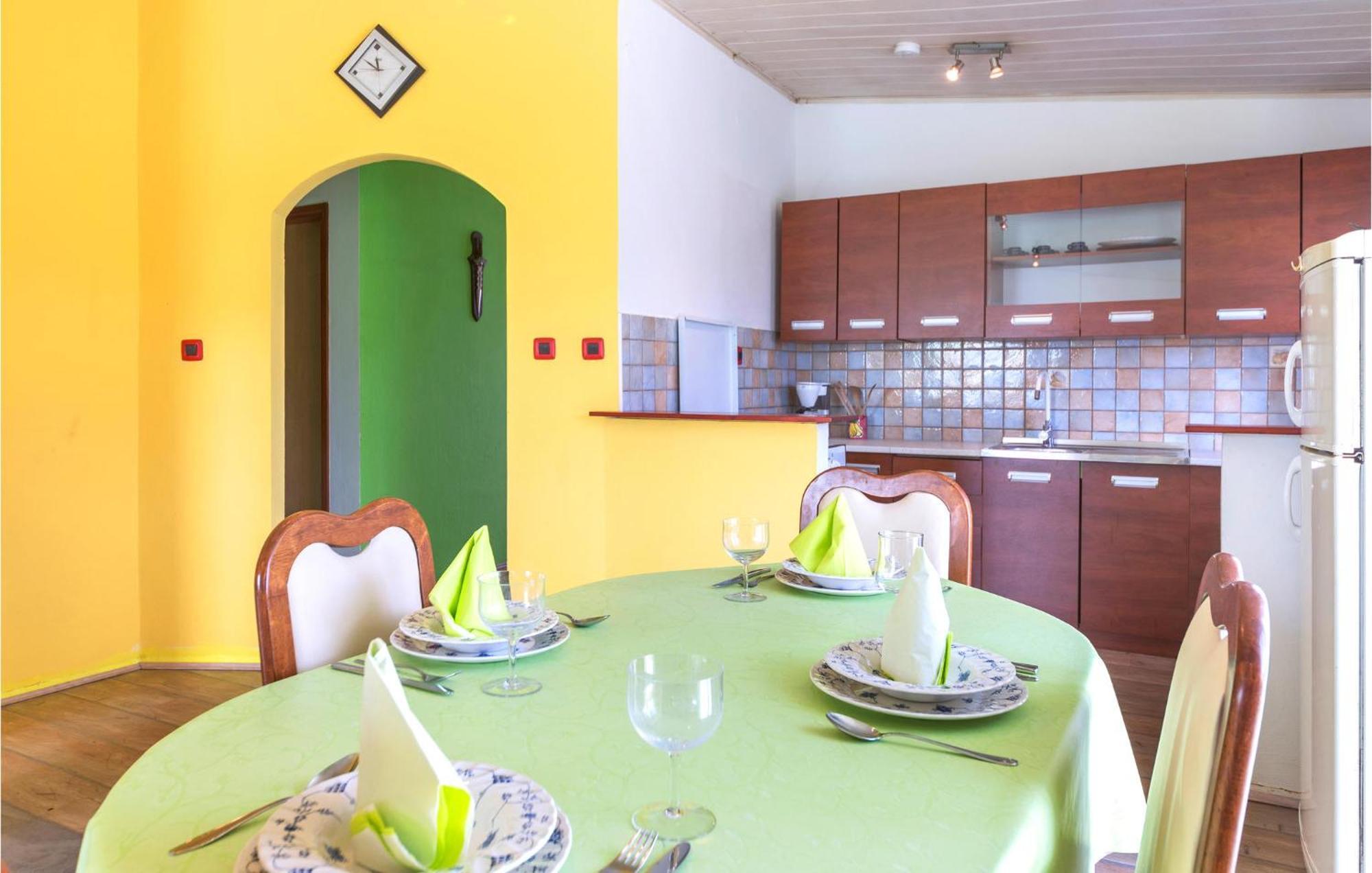 3 Bedroom Gorgeous Apartment In Marčana Dış mekan fotoğraf