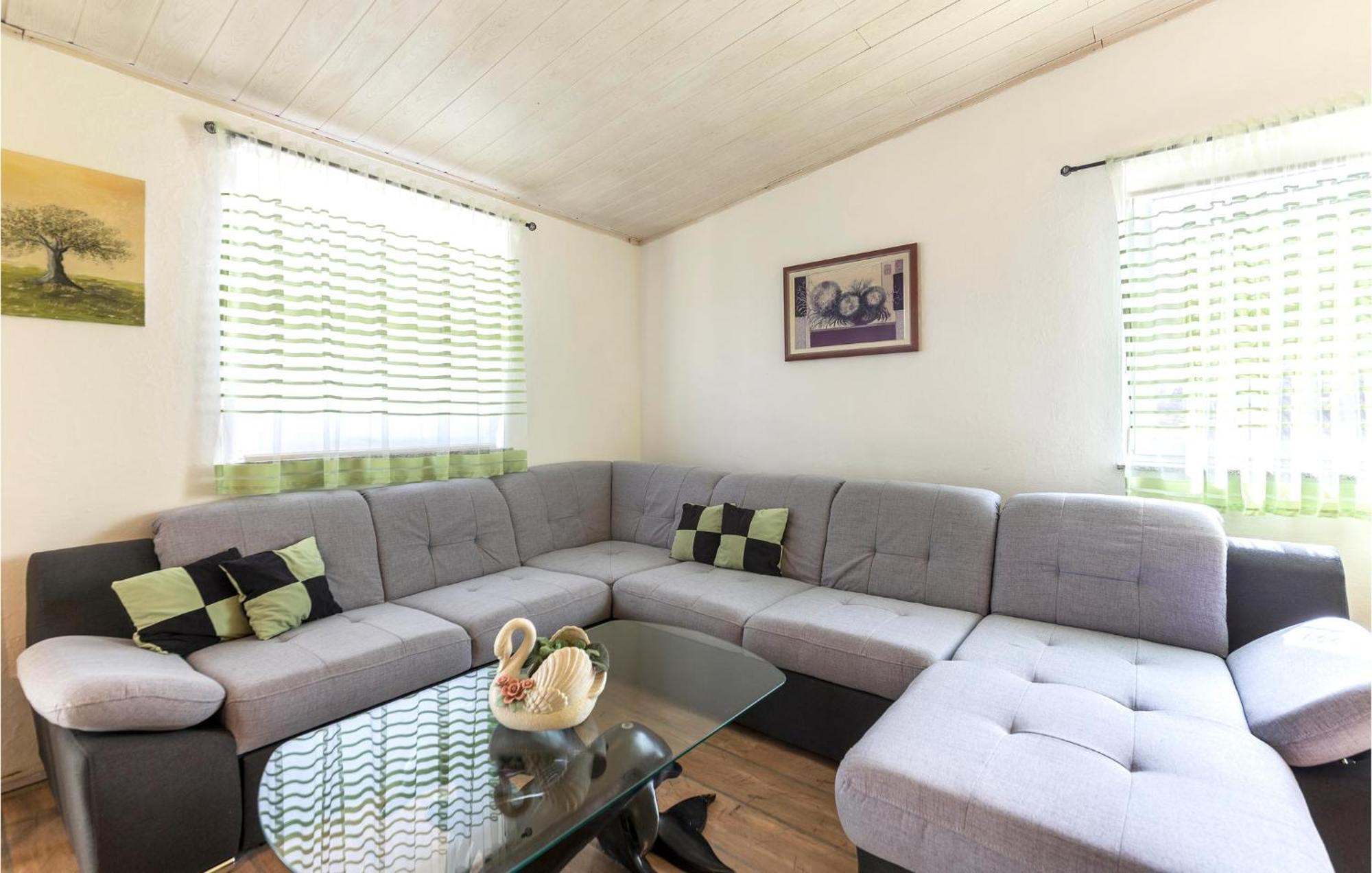 3 Bedroom Gorgeous Apartment In Marčana Dış mekan fotoğraf