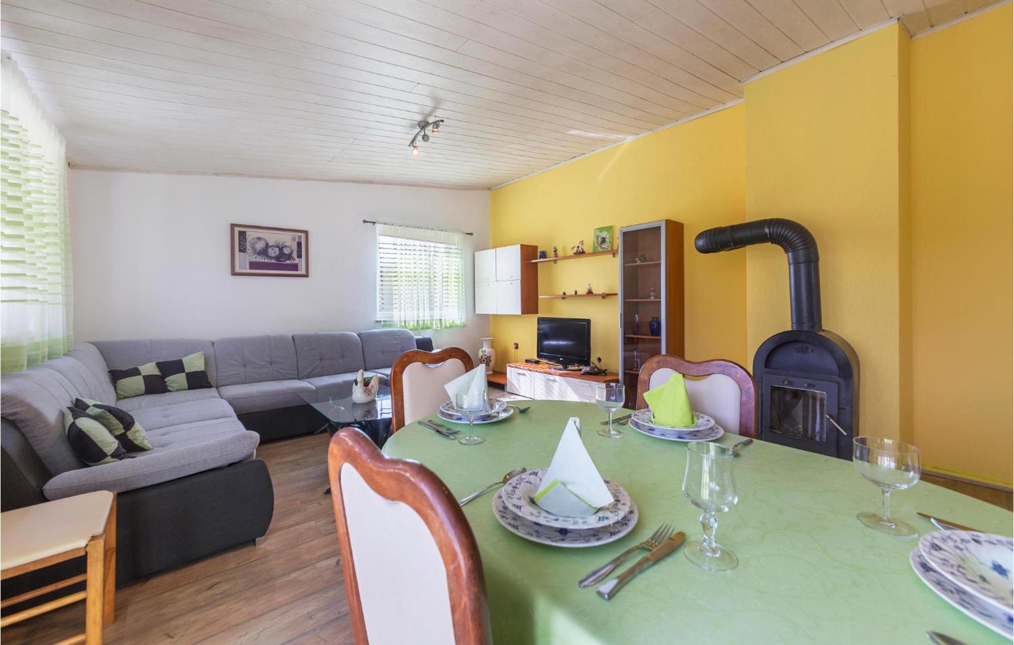 3 Bedroom Gorgeous Apartment In Marčana Dış mekan fotoğraf