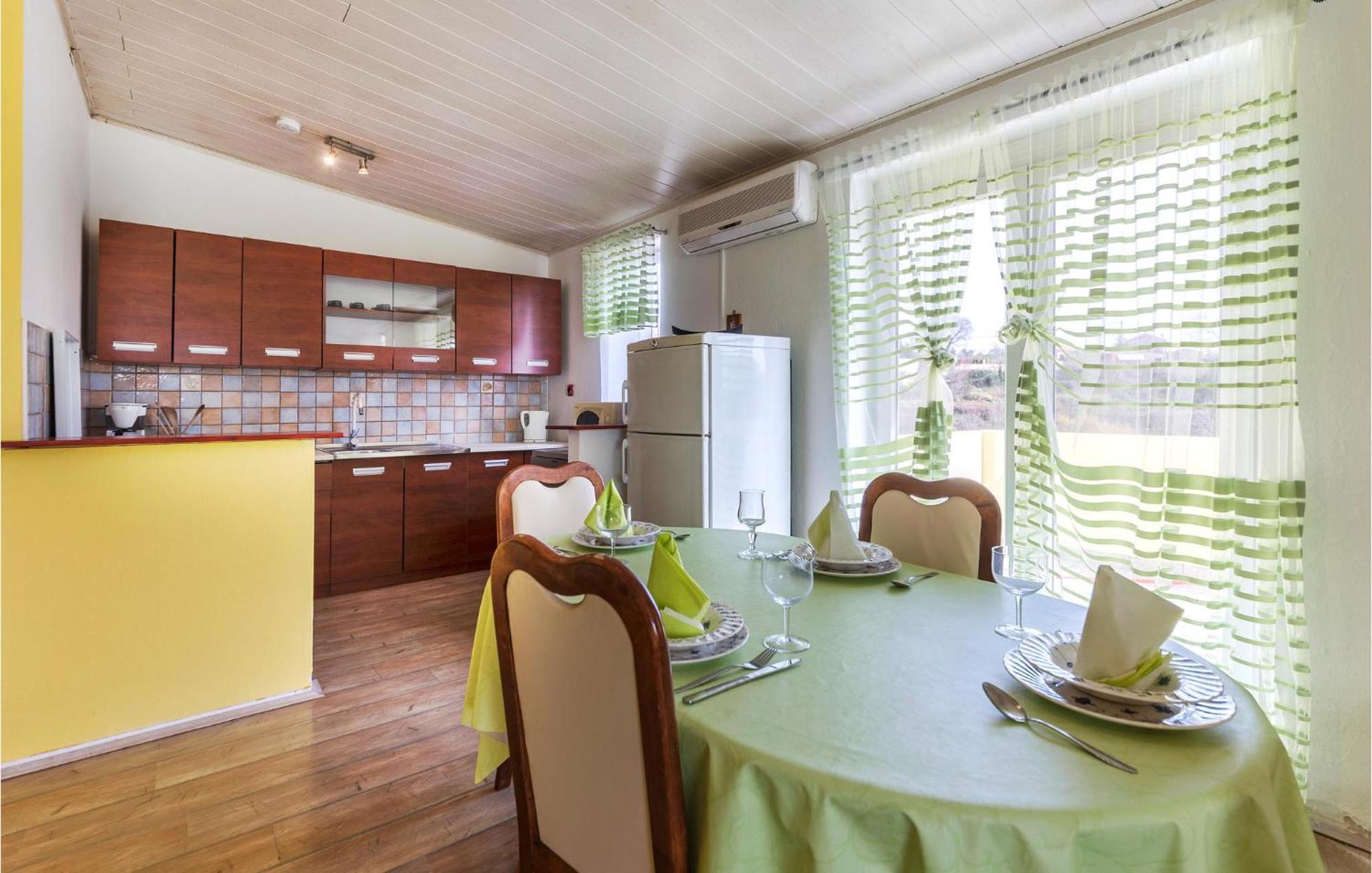 3 Bedroom Gorgeous Apartment In Marčana Dış mekan fotoğraf